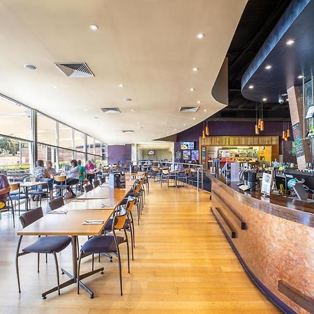 Nightcap At Sandown Park Hotel Noble Park Extérieur photo