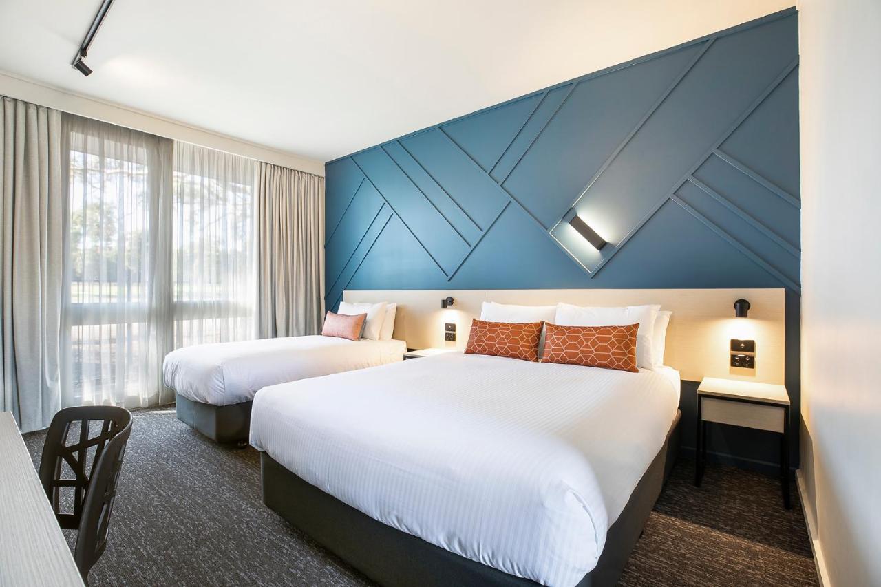 Nightcap At Sandown Park Hotel Noble Park Extérieur photo