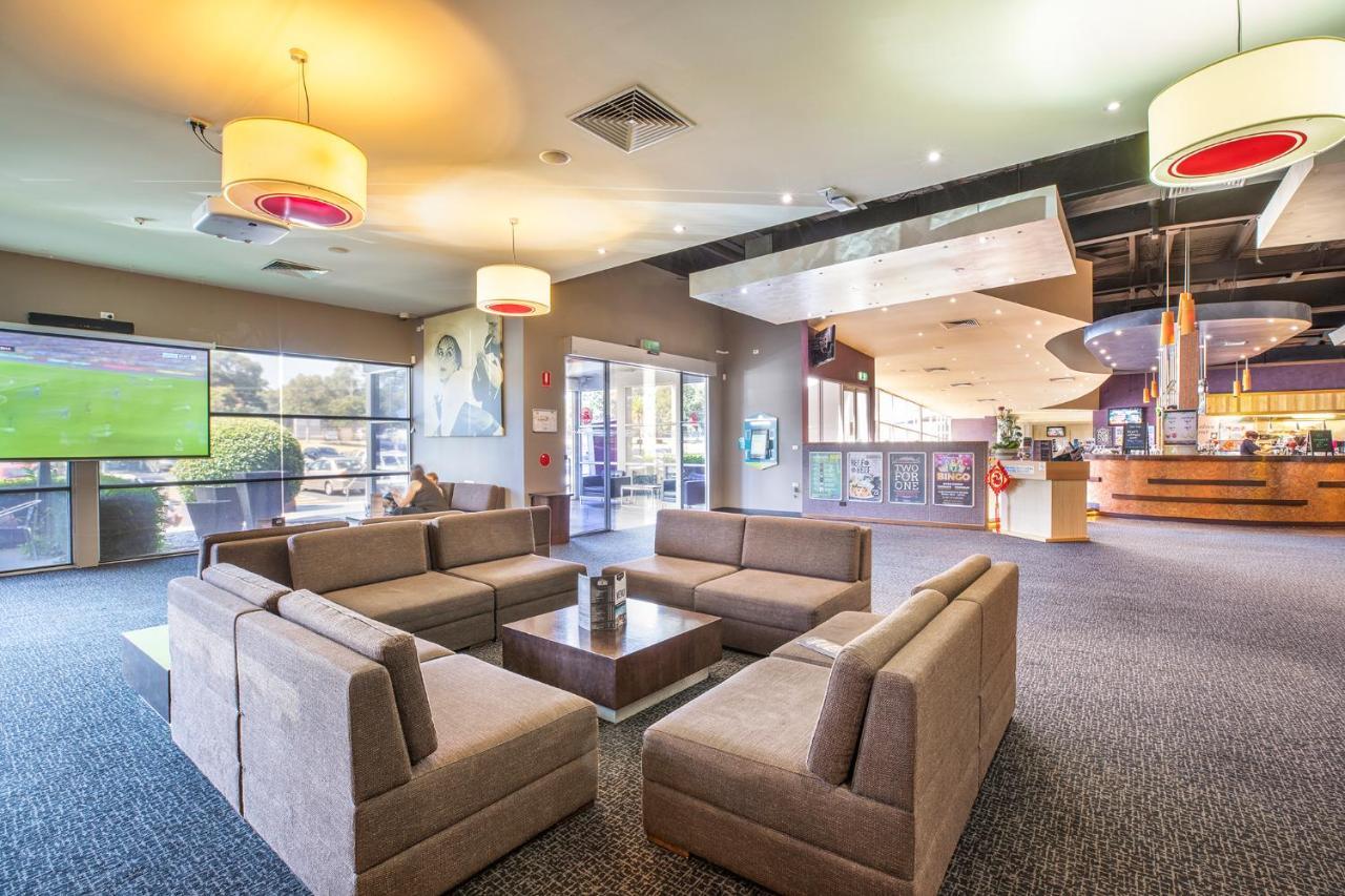 Nightcap At Sandown Park Hotel Noble Park Extérieur photo