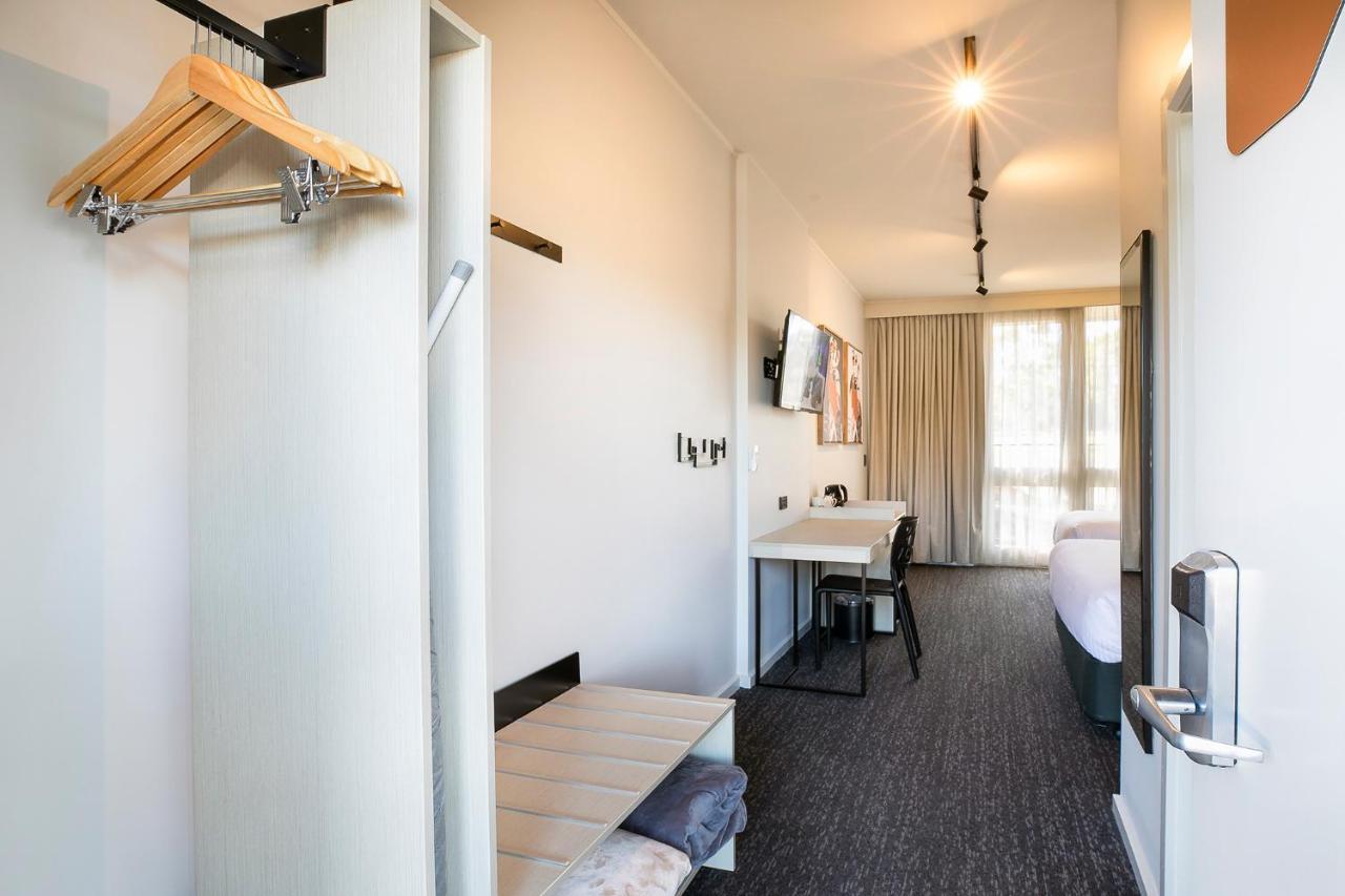 Nightcap At Sandown Park Hotel Noble Park Extérieur photo