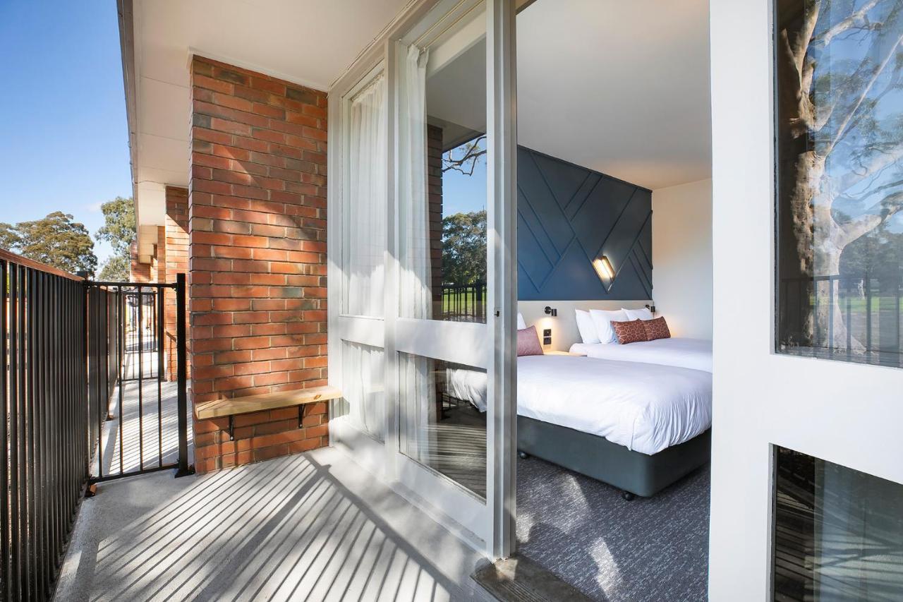 Nightcap At Sandown Park Hotel Noble Park Extérieur photo
