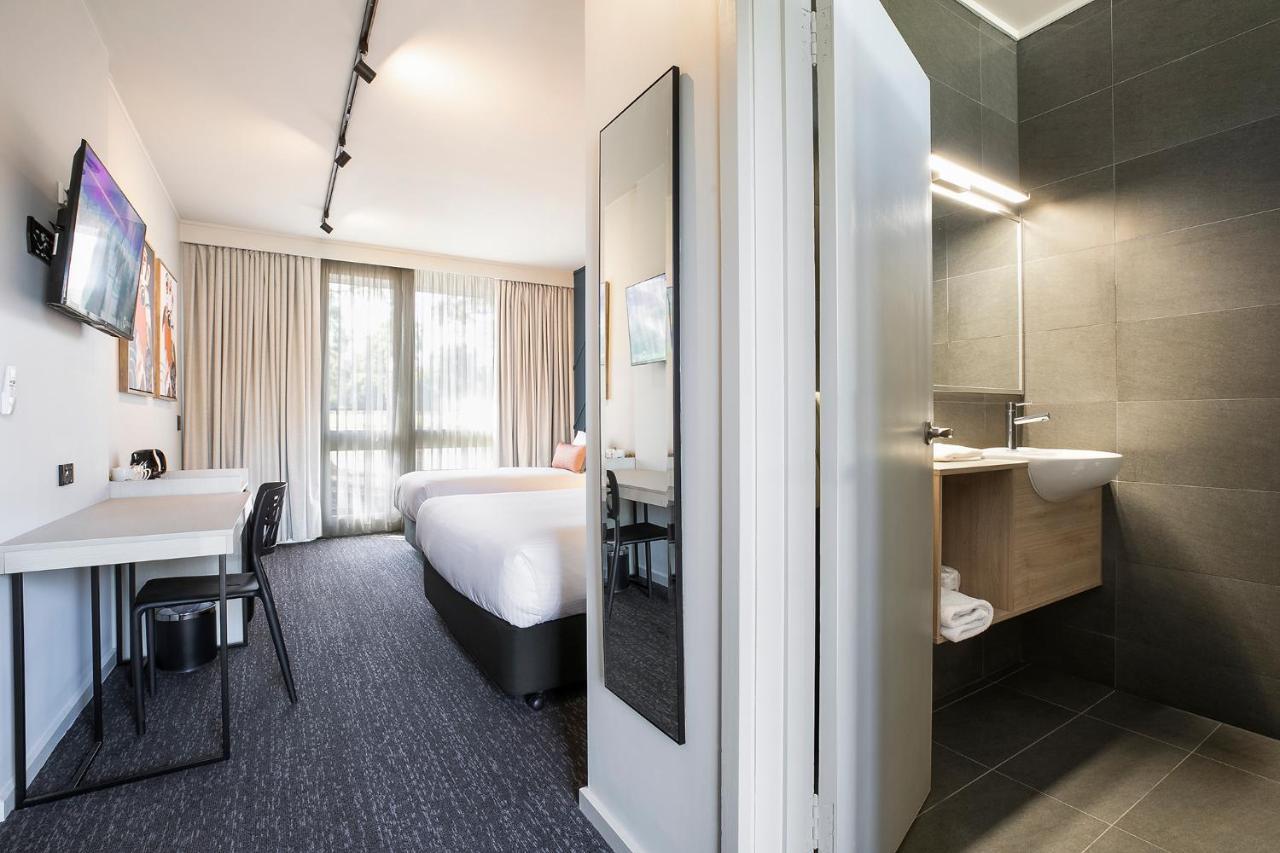 Nightcap At Sandown Park Hotel Noble Park Extérieur photo