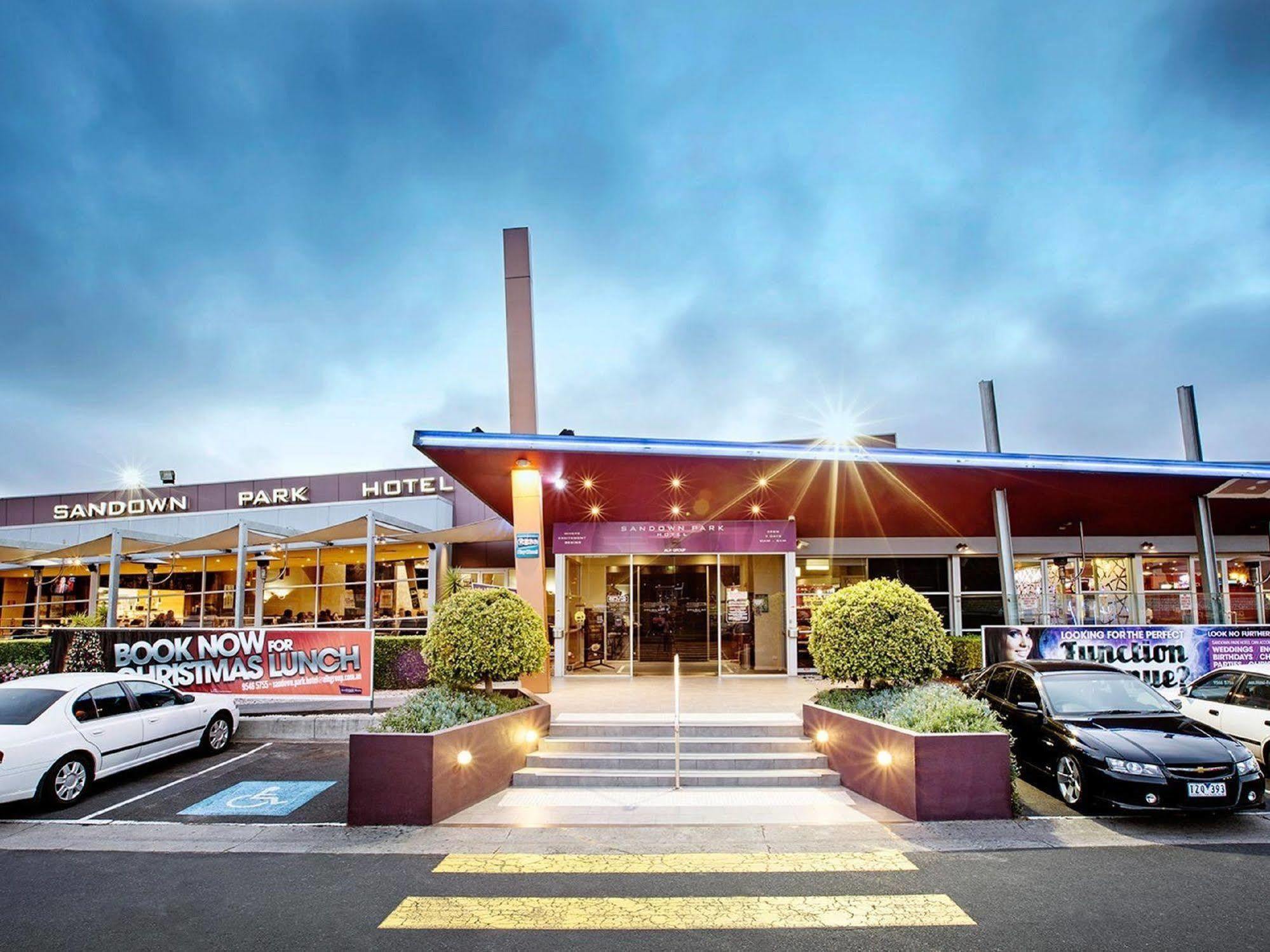 Nightcap At Sandown Park Hotel Noble Park Extérieur photo