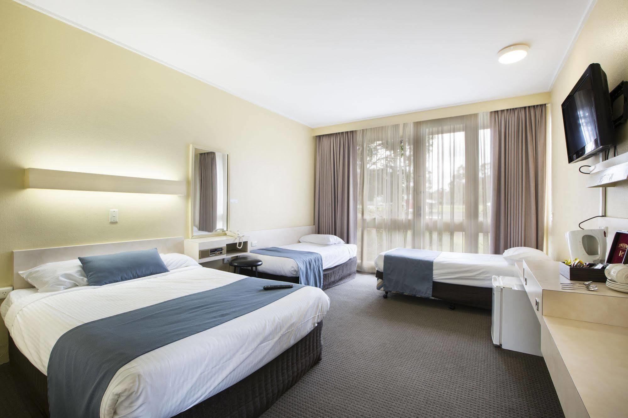Nightcap At Sandown Park Hotel Noble Park Extérieur photo