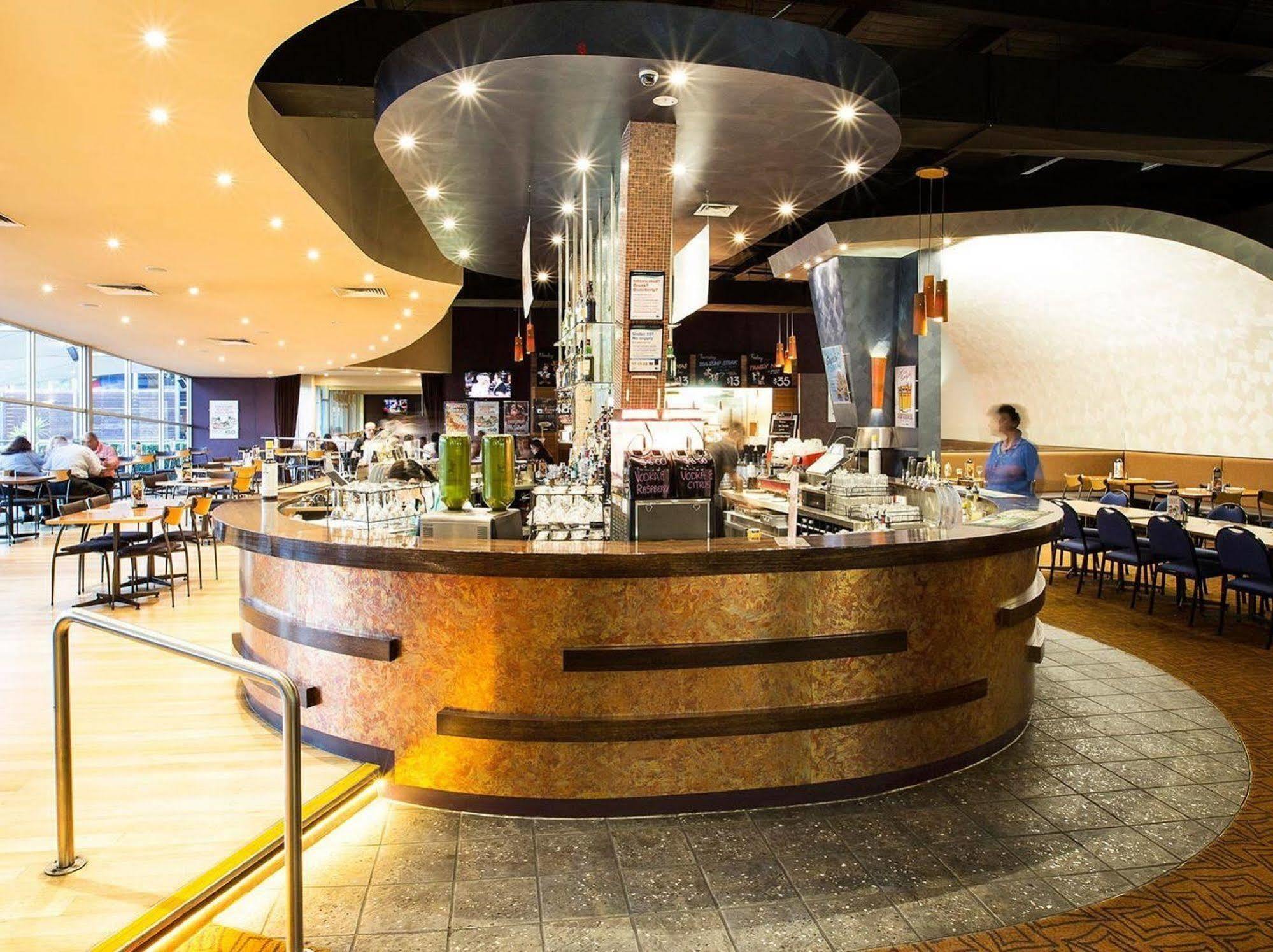 Nightcap At Sandown Park Hotel Noble Park Extérieur photo