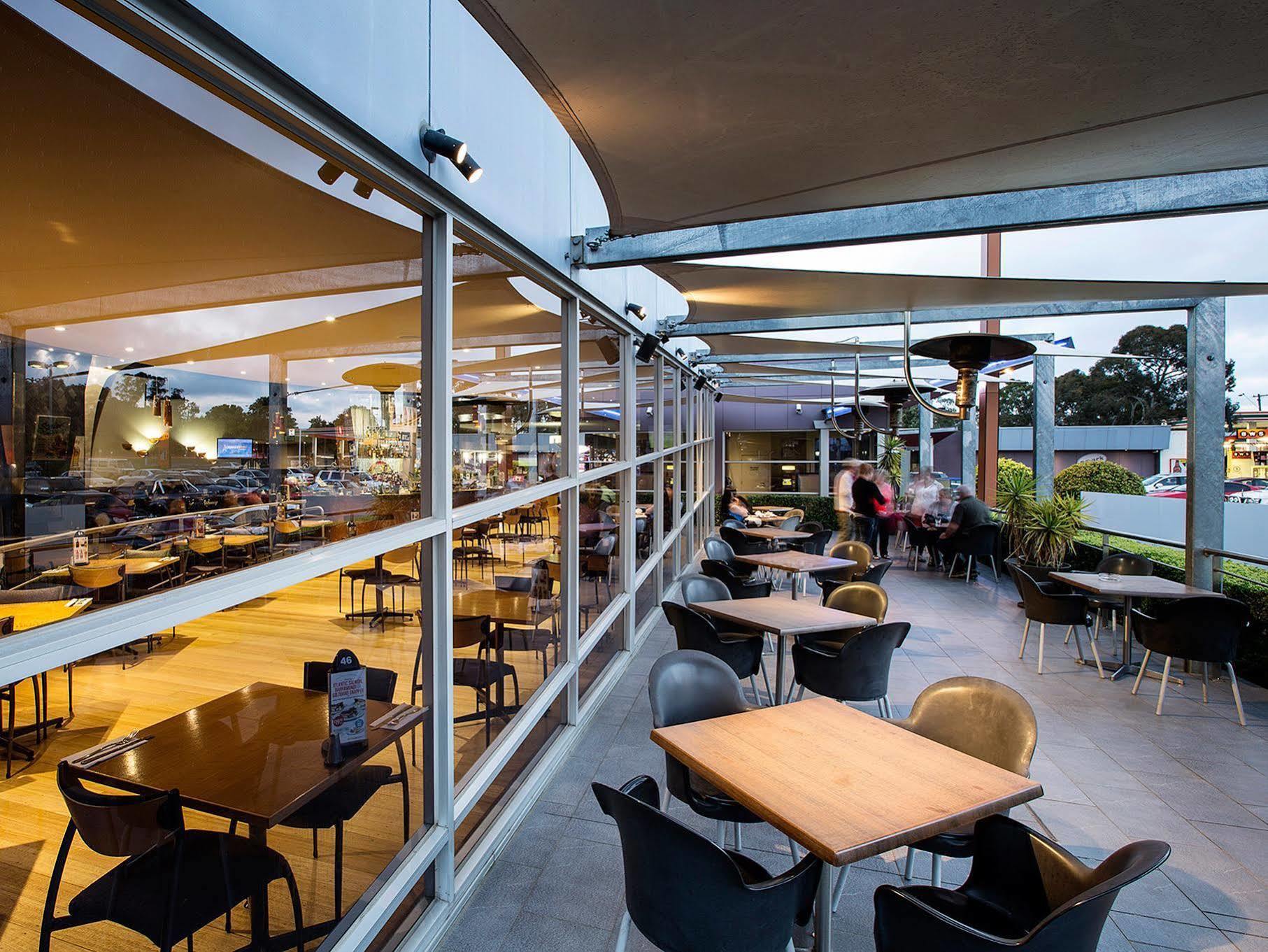 Nightcap At Sandown Park Hotel Noble Park Extérieur photo
